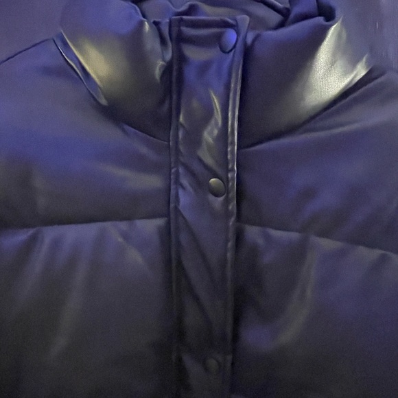 Faux leather cropped puffer jacket - Picture 3 of 5
